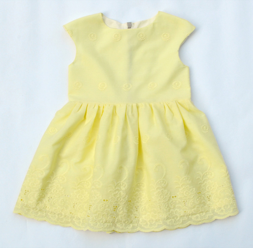 Sewing for kids: Lotta Dress by Compagnie M in broderie anglaise